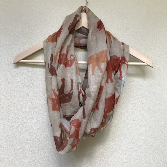 Elephant infinity scarf (WWF) - Picture 3 of 3